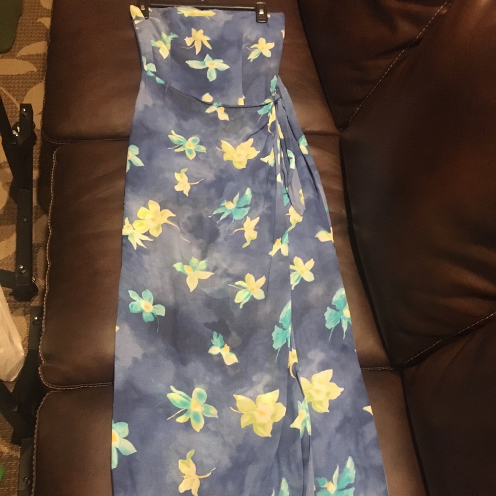 Dress - Picture 2 of 2